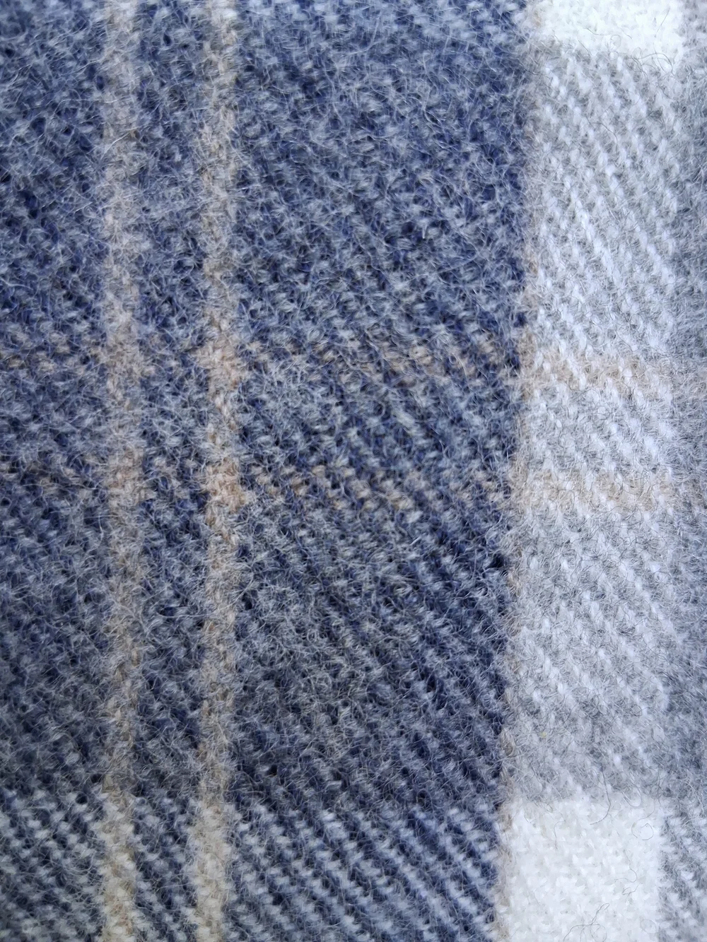 Brooks Brothers Blue Plaid Lambswool Scarf With Tassles Made In Scotland 11.5x62